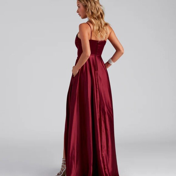 NWT Windsor Formal High Slit Burgundy Dress with pockets! (size 3) - Picture 3 of 5